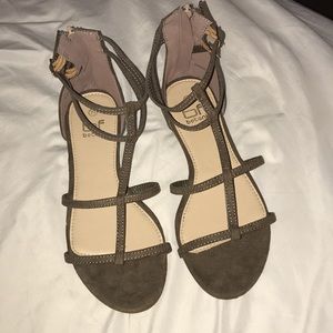 BRAND NEW olive green gladiator sandals from Lulus